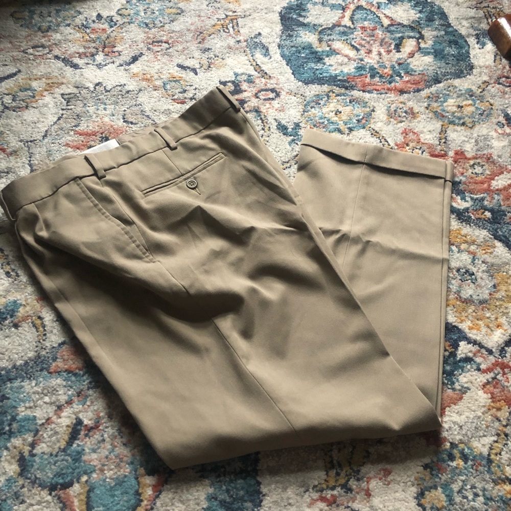 Pleated and cuffed dress pants. 34/30